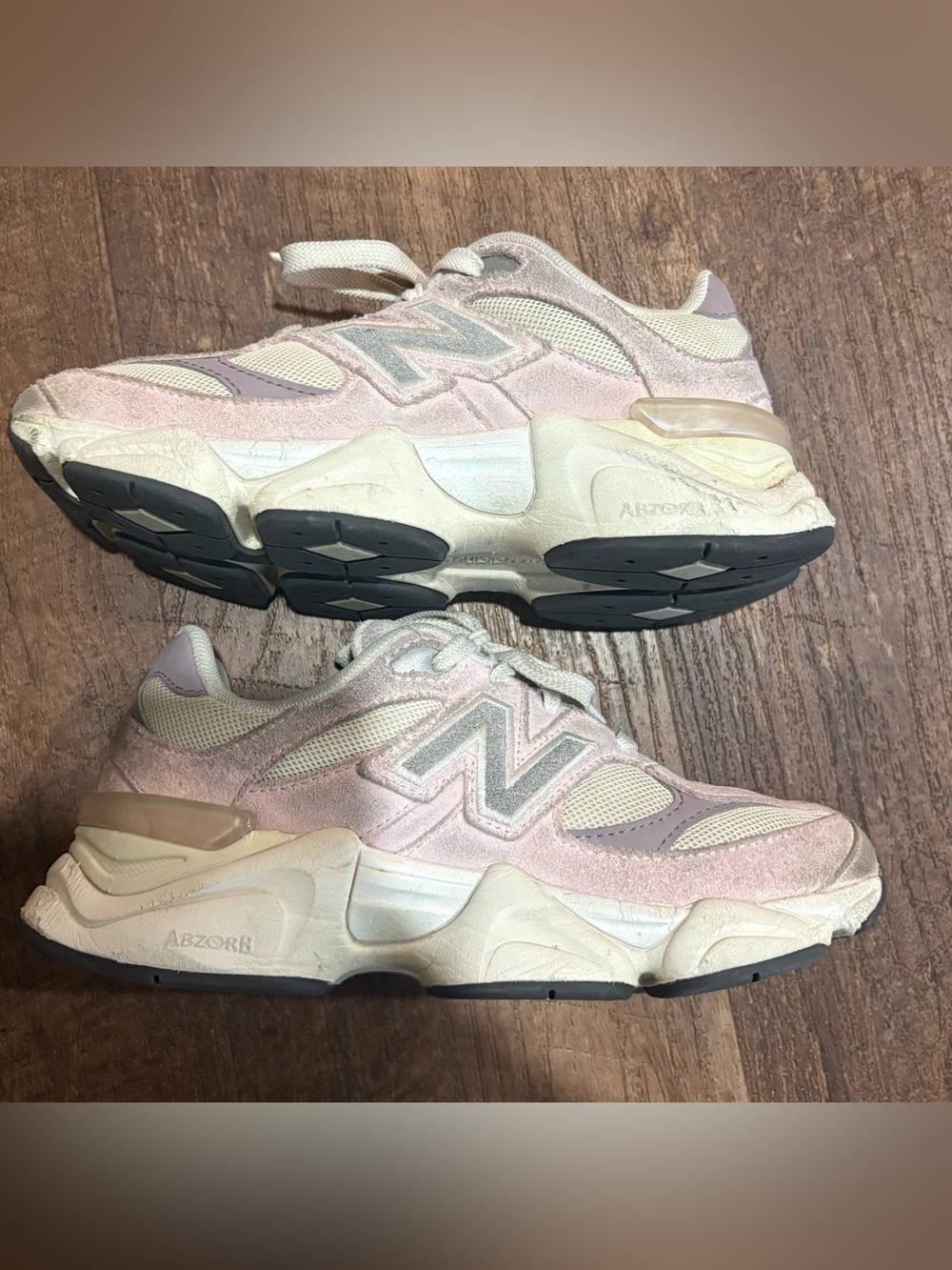 Kids New Balance 9060 Athletic Shoes Size 3.